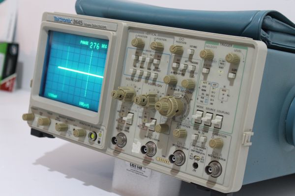Tektronix 2445 - 150 MHz 4 Kanal Oszi getestet - TOP