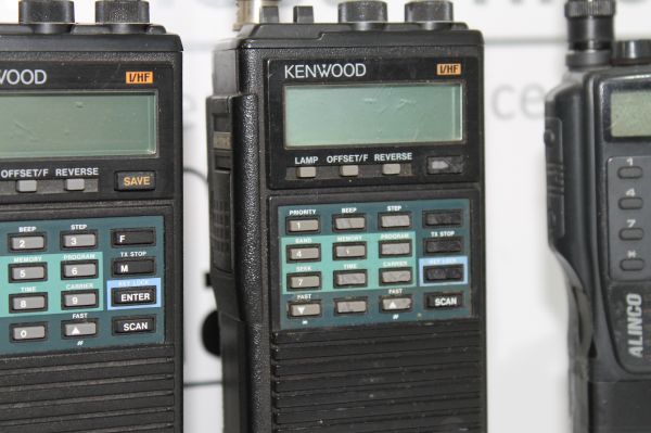 Kenwood / Alinco Konvolut TH-215E / DJ-180 A - 4 Stk für Bastler